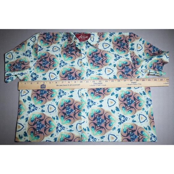 Active Short Sleeve Button-Up Shirt | Medium | Kaleidoscope Heart Print | Skate - Picture 6 of 13